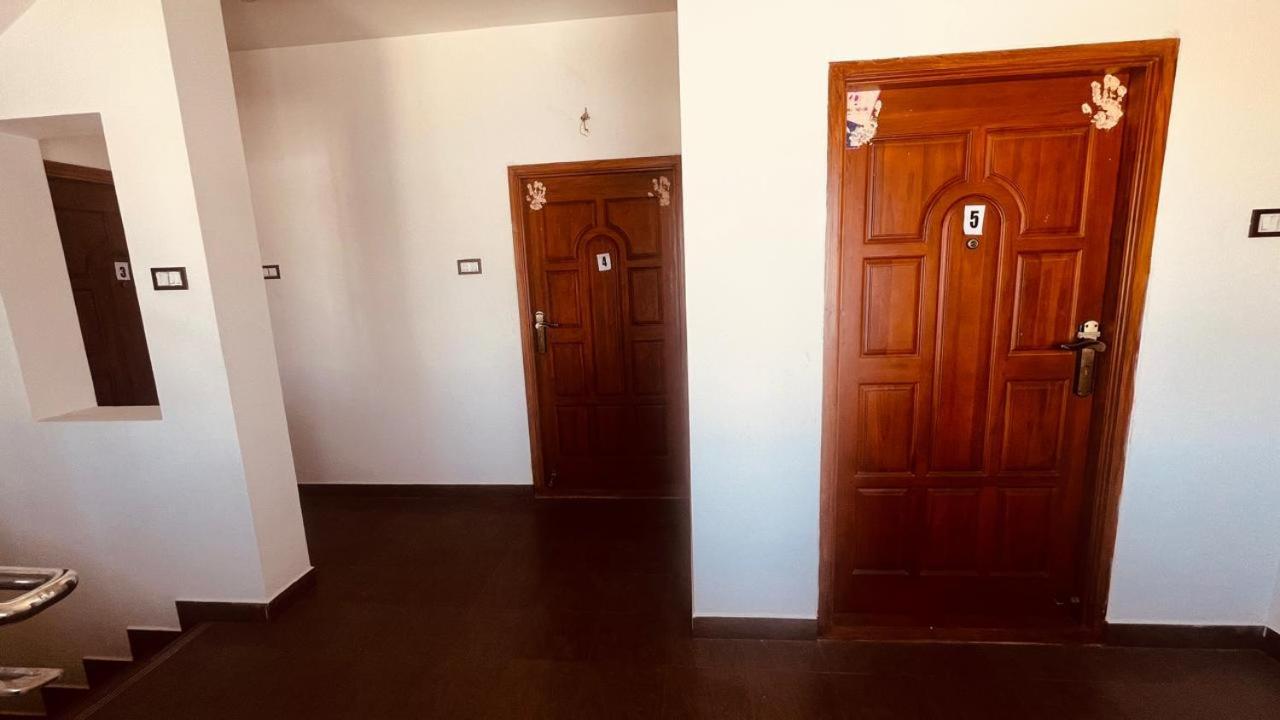 V Service Apartment *